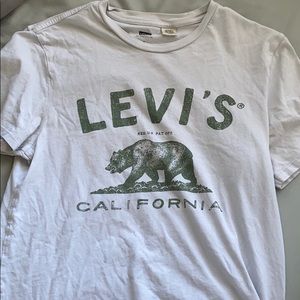 levi’s tshirt